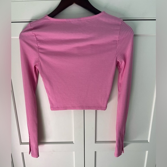 ASOS design pink ribbed crop top women’s Sz. 2 long sleeves with snaps accent - Picture 3 of 6